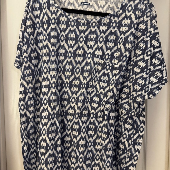 Old Navy Navy and White Geometric Short Sleeve TShirt- Boyfriend fit - Picture 1 of 2